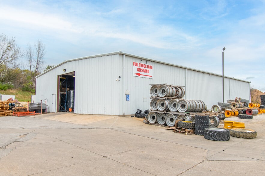 More Photos Of 4350 McKinley St, Omaha Manufacturing For Lease