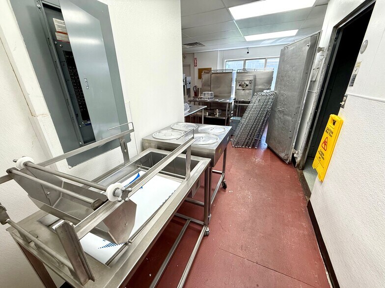 More Photos Of 105 S Water St, Nixa Restaurant For Sale