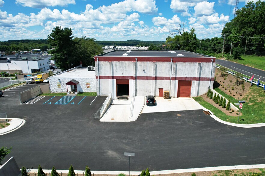 More Photos Of 6436 Baltimore National Pike, Catonsville Showroom For Lease