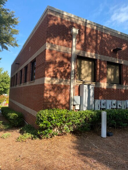 More Photos Of 5430 New Northside Dr, Atlanta Storefront Retail Office For Lease