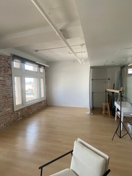 More Photos Of 106 W 4th St, Santa Ana Office For Lease