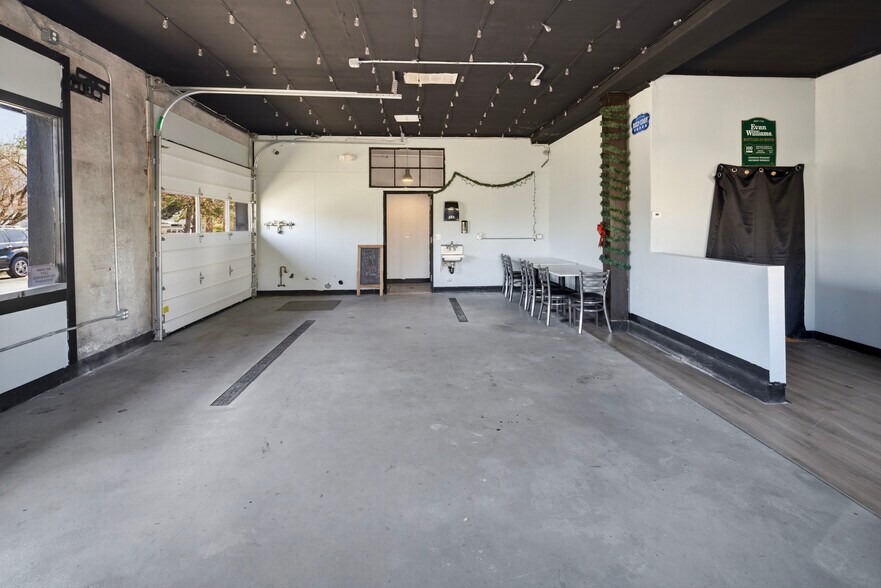 More Photos Of 5824-5846 NE Sandy Blvd, Portland Restaurant For Sale