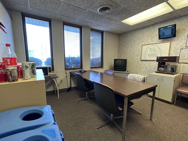 More Photos Of 1219 N Mitchell St, Cadillac Bank For Lease