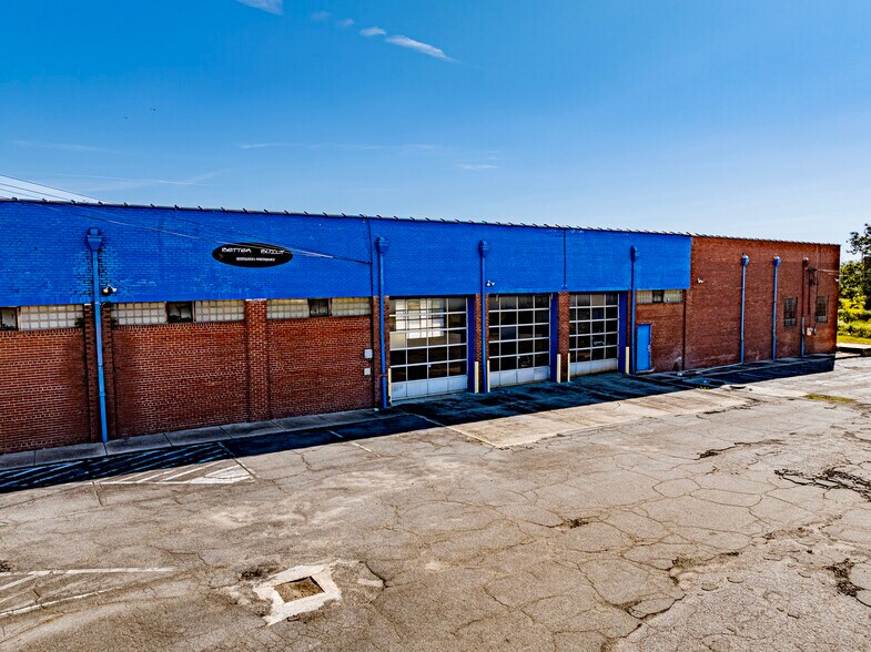 More Photos Of 104 3rd St E, Tifton Freestanding For Lease