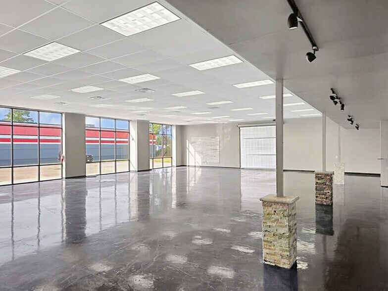 More Photos Of 18623 Kuykendahl Rd, Spring Auto Repair For Lease