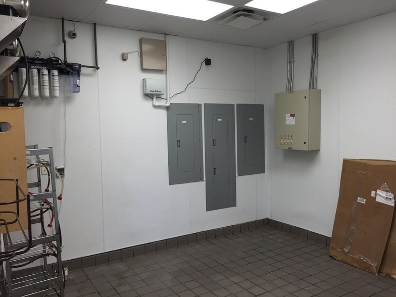 More Photos Of 1504 Ruth St, Sulphur Fast Food For Sale