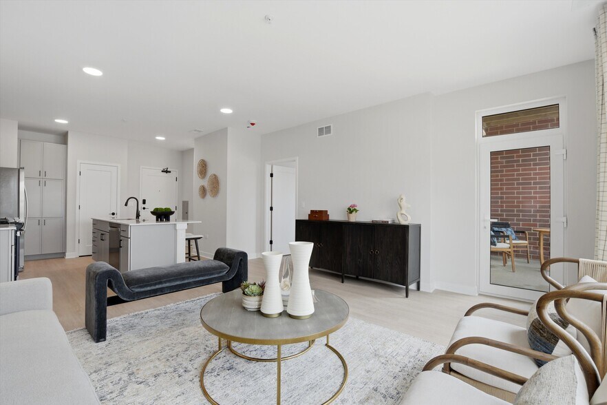 More Photos Of 1850 Glenview Rd, Glenview Apartments For Lease