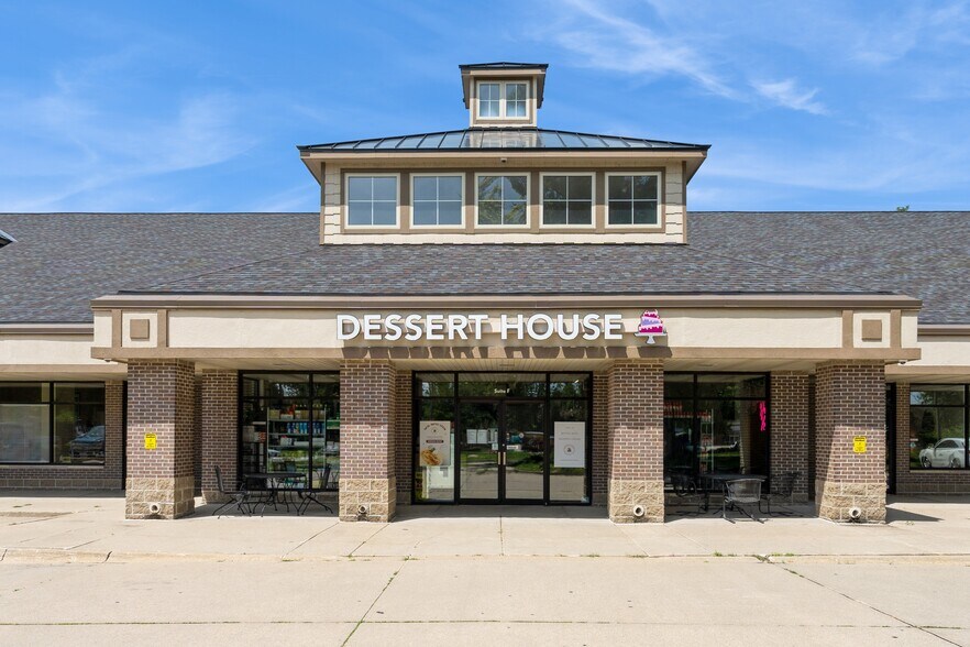 More Photos Of 5500 Merle Hay Rd, Johnston Storefront For Sale