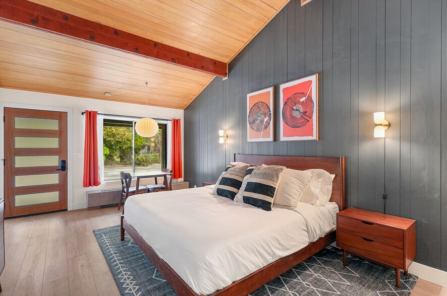 More Photos Of 4727 Dunsmuir Ave, Dunsmuir Hotel For Sale