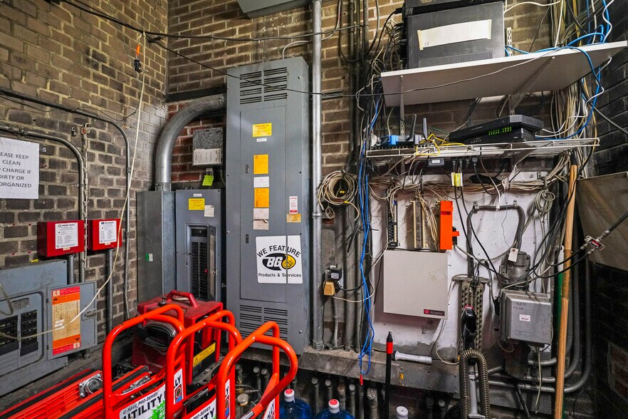 More Photos Of 11410 N Shore Dr, Reston Service Station For Sale