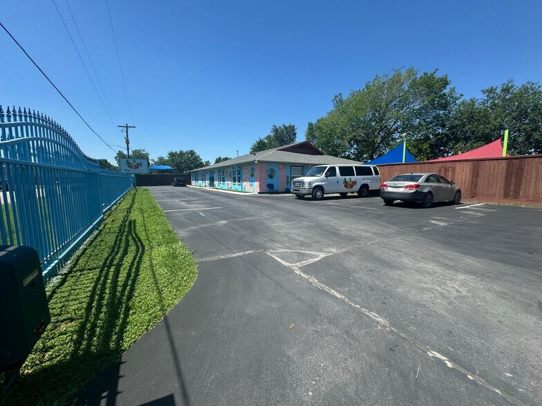 More Photos Of 8128 Braewick Dr, Houston Daycare Center For Sale