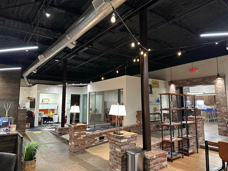More Photos Of 406 SE 5th St, Bentonville Office For Lease