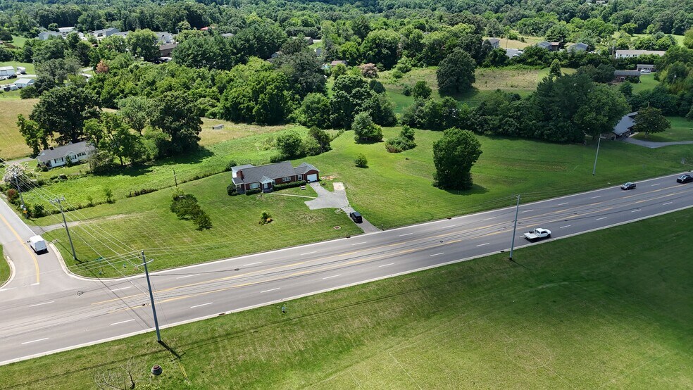 More Photos Of 5207 N Roan St, Gray Specialty For Sale