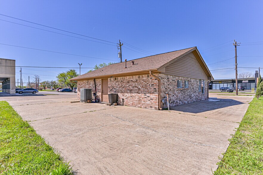 More Photos Of 5001 Luella Ave, Deer Park Office For Sale
