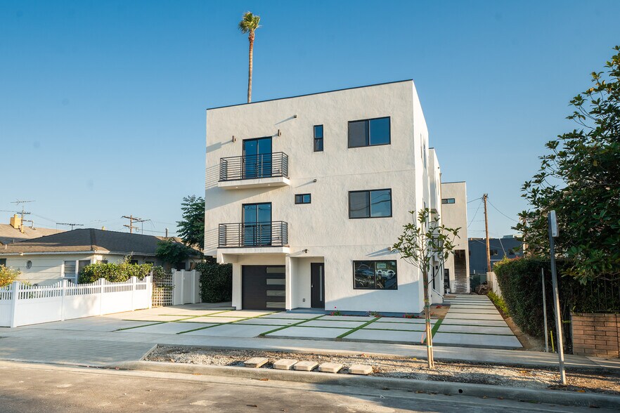More Photos Of 6082 W 18th St, Los Angeles Apartments For Sale