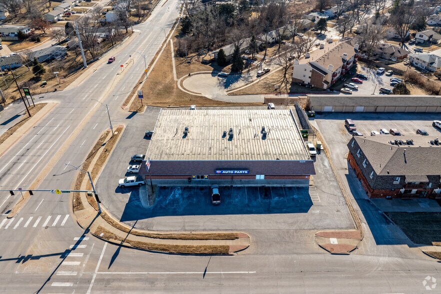 More Photos Of 10801 Blondo St, Omaha General Retail For Lease