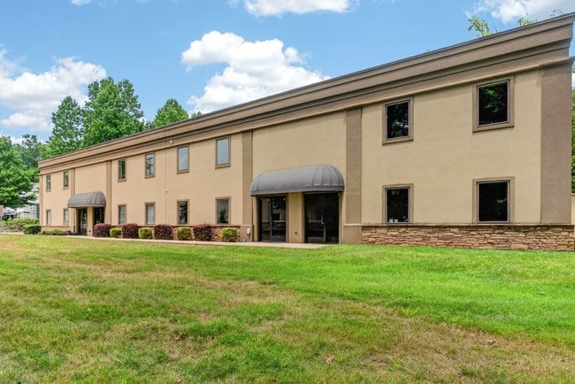 More Photos Of 119 Magnolia Park Dr, Mooresville Showroom For Sale