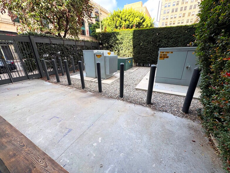 More Photos Of 215 W 9th St, Los Angeles Apartments For Lease