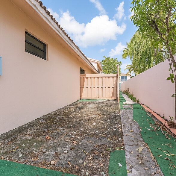 More Photos Of 2740 SW 23rd St, Miami Multifamily For Sale