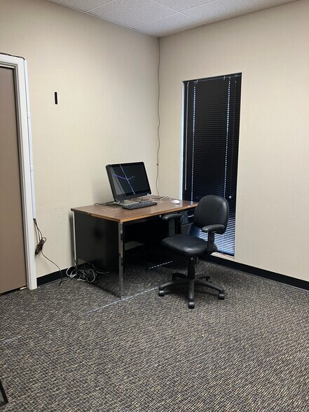 More Photos Of 3218 N Quincy St, Plainview Office For Sale
