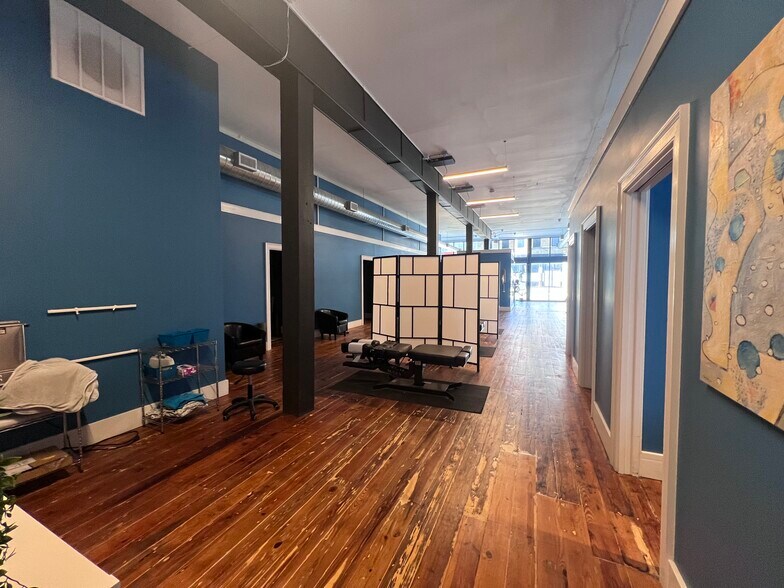 More Photos Of 372 S Main St, Memphis Storefront Retail Office For Sale