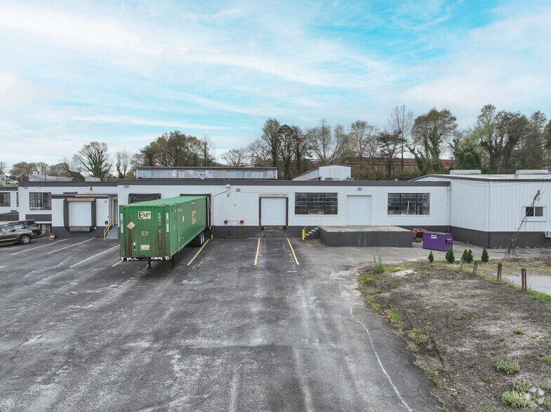 More Photos Of 585 11th St NW, Hickory Manufacturing For Lease