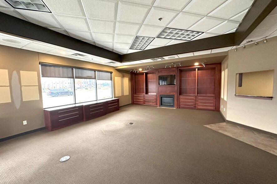 More Photos Of 1695 43rd St S, Fargo Restaurant For Lease