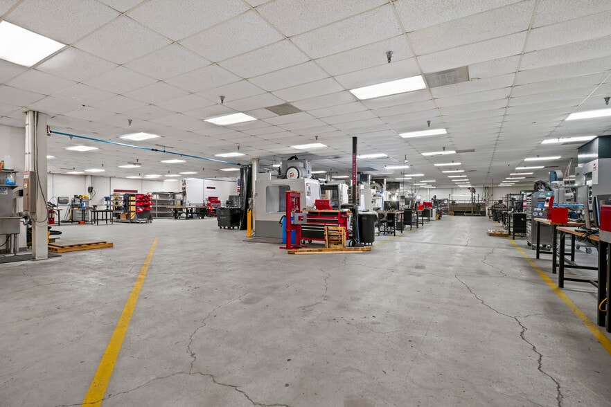 More Photos Of 43880 Commerce Ave, Hollywood Warehouse For Sale