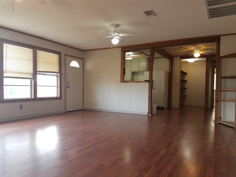 More Photos Of 4909 Bell Springs Rd, Dripping Springs Light Manufacturing For Sale