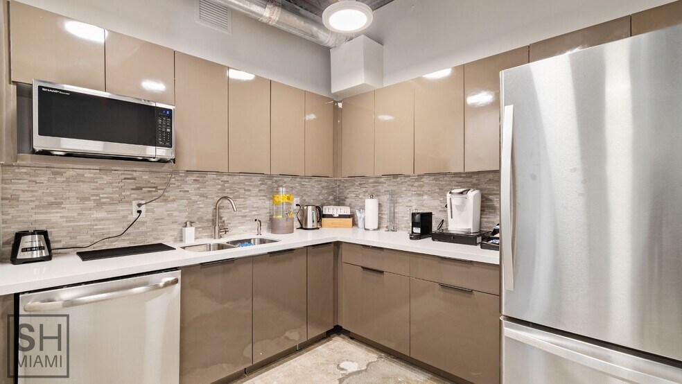 More Photos Of 820 W 41st St, Miami Beach Coworking Space