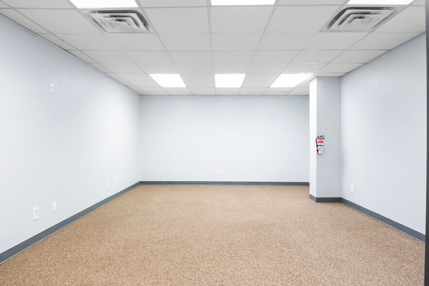 More Photos Of 915-921 N Mill St, Lewisville Office For Sale