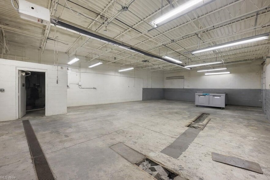 More Photos Of 818 S Arch Ave, Alliance Freestanding For Sale