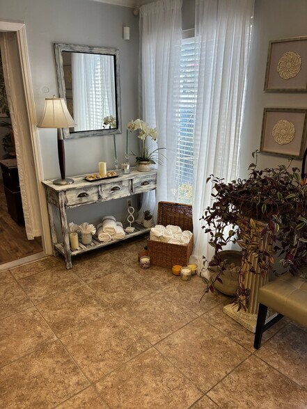 More Photos Of 737 Main St, Stone Mountain Office For Lease