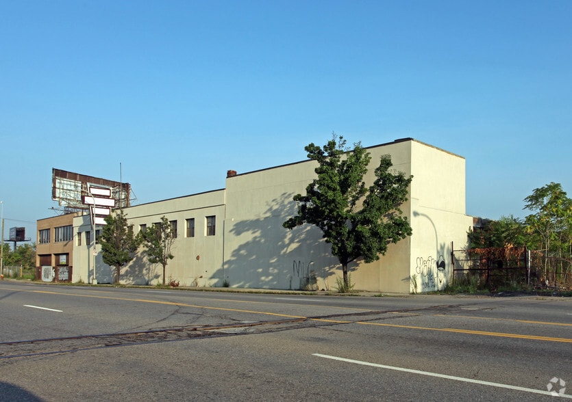 More Photos Of 2760 W Warren Ave, Detroit Warehouse For Lease