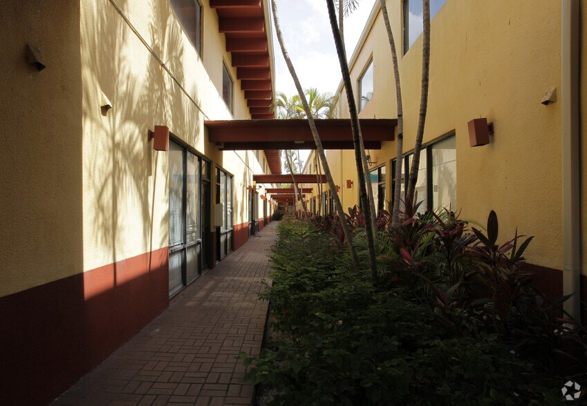 More Photos Of 7311-7323 NW 12th St, Miami Light Distribution For Sale