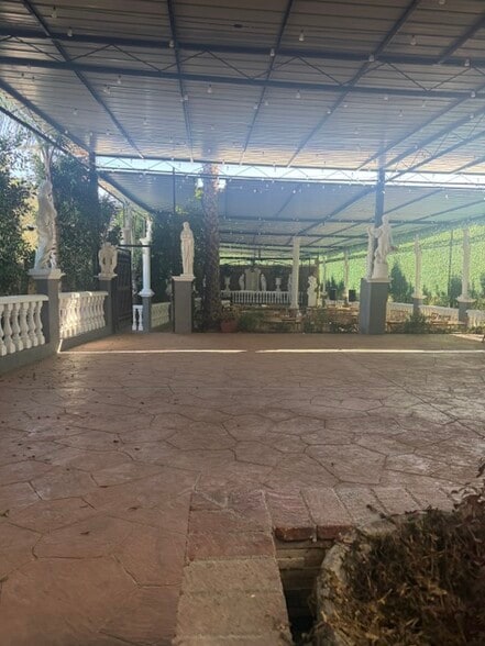More Photos Of 6500 Foothill Blvd, Tujunga Restaurant For Sale