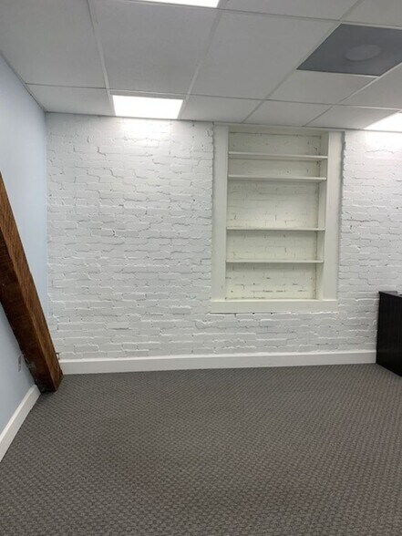 More Photos Of 107-109 W Commercial St, Sanford Loft Creative Space For Lease