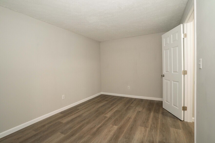 More Photos Of 412 Woodcreek Dr, Radcliff Apartments For Sale