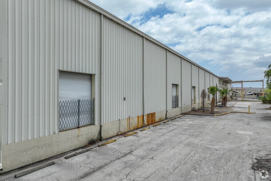 More Photos Of 6750 N Bryan Dairy Rd, Seminole Distribution For Sale