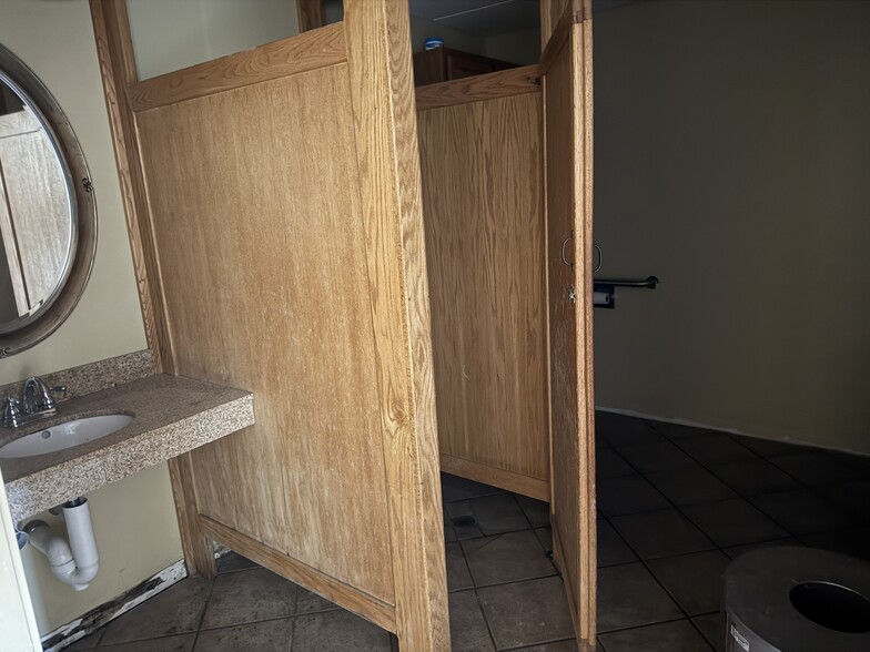 More Photos Of 1601 N Market St, Sparta Restaurant For Sale