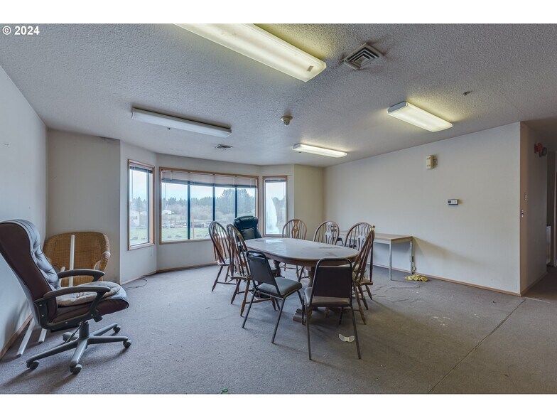 More Photos Of 22024 S Beavercreek Rd, Beavercreek Auto Repair For Sale