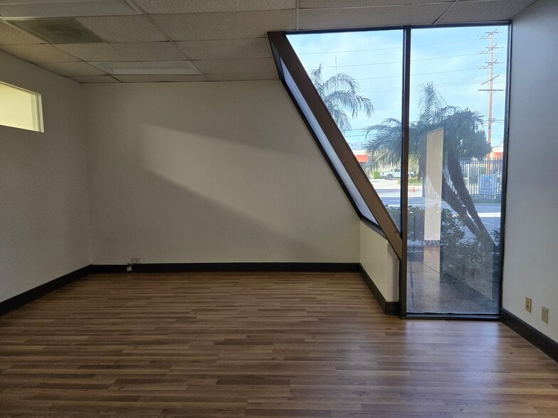 More Photos Of 20554 Plummer St, Chatsworth Manufacturing For Lease