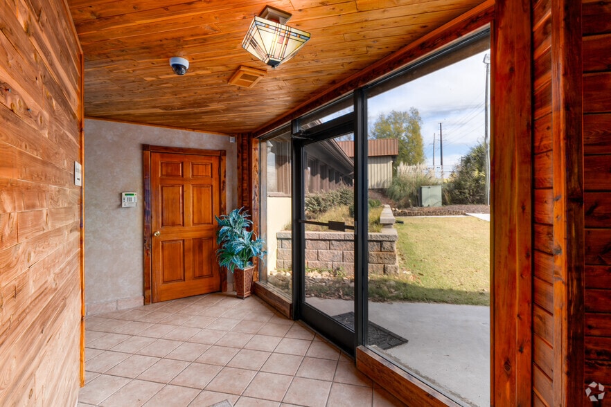 More Photos Of 2 Woodcross Dr, Columbia Medical For Sale