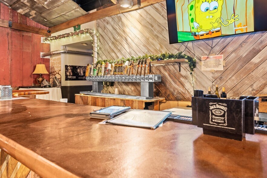 More Photos Of 122 W Lincoln St, Tullahoma Restaurant For Sale