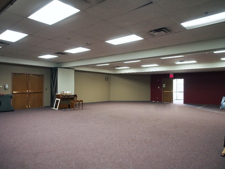 More Photos Of 329-331 S York Rd, Bensenville Daycare Center For Lease