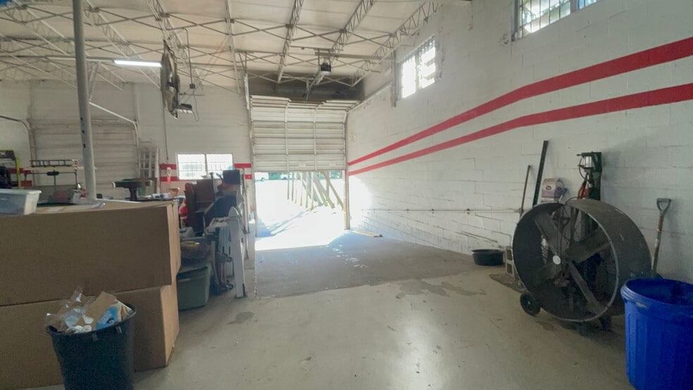 More Photos Of 4450 S Pine Ave, Ocala Warehouse For Lease