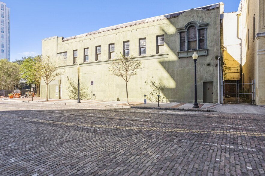 More Photos Of 1001 N Franklin St, Tampa Storefront Retail Residential For Sale
