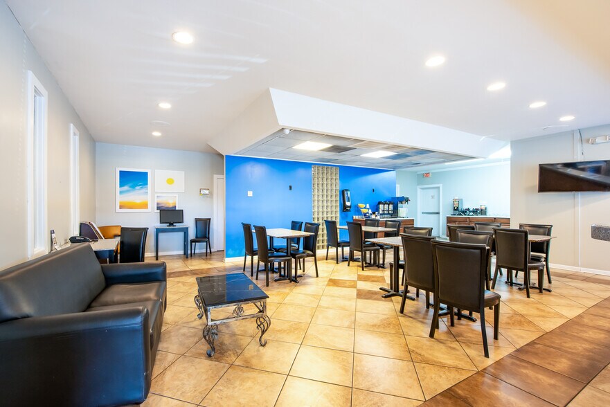 More Photos Of 3030 N Roberts Ave, Lumberton Hotel For Sale