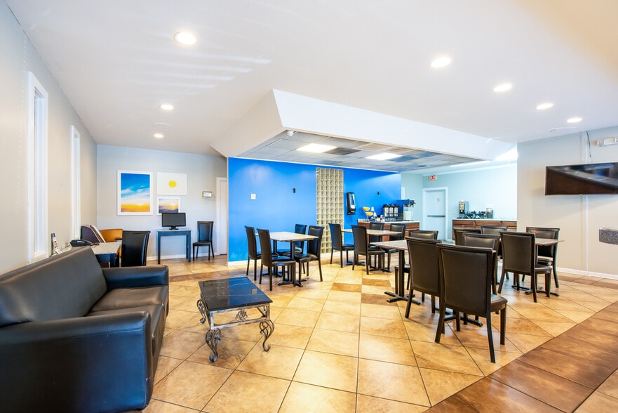 More Photos Of 3030 N Roberts Ave, Lumberton Hotel For Sale