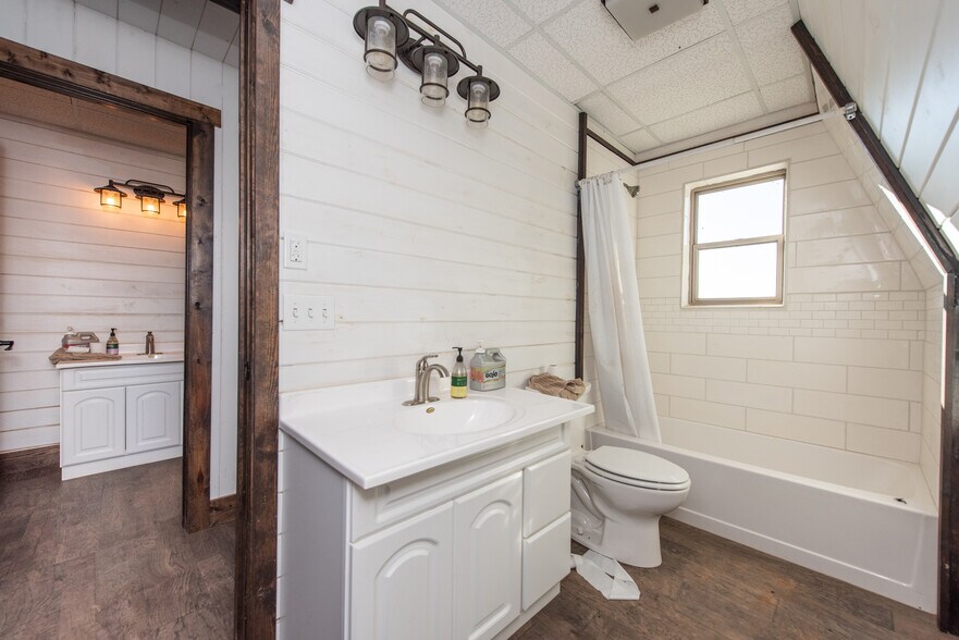 More Photos Of 13603 38th St SW, Belfield Flex For Lease
